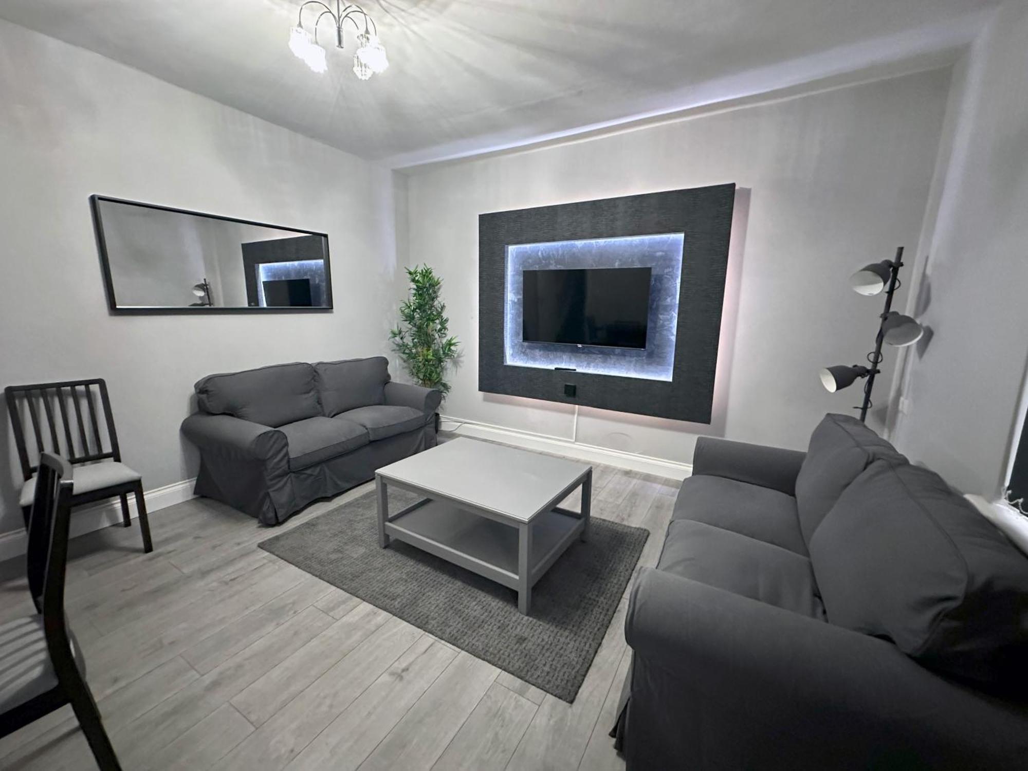 Modernised 3 Bedroom House, Lascelle Holiday home *