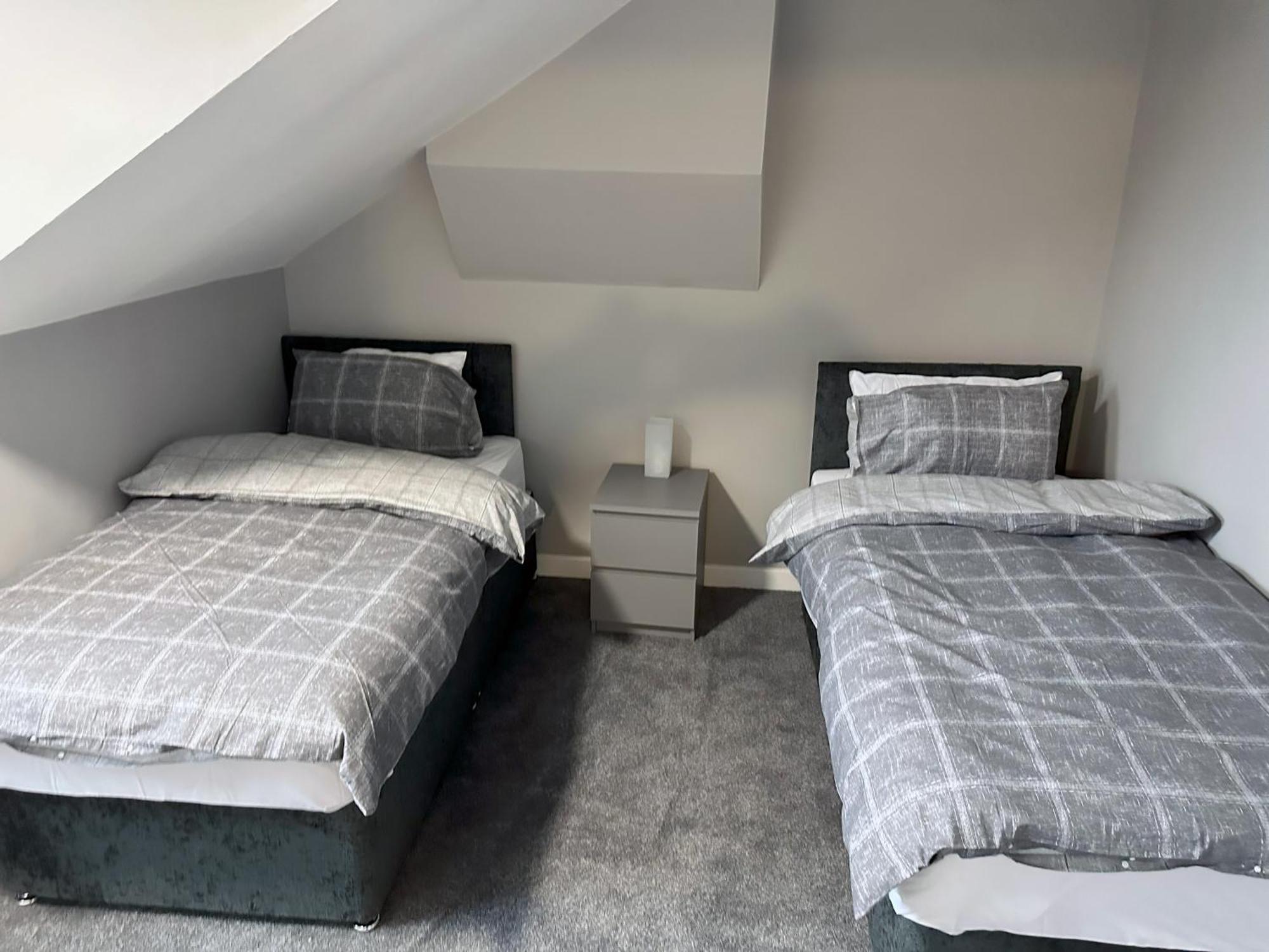 Modernised 3 Bedroom House, Lascelle Leeds (West Yorkshire)